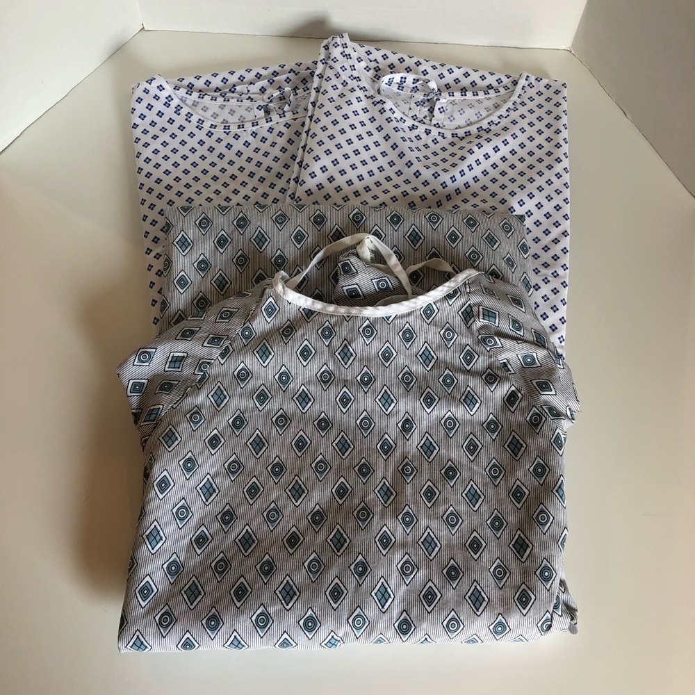 Hospital Gowns Fits To 2XL Pre-owned Lot of 3